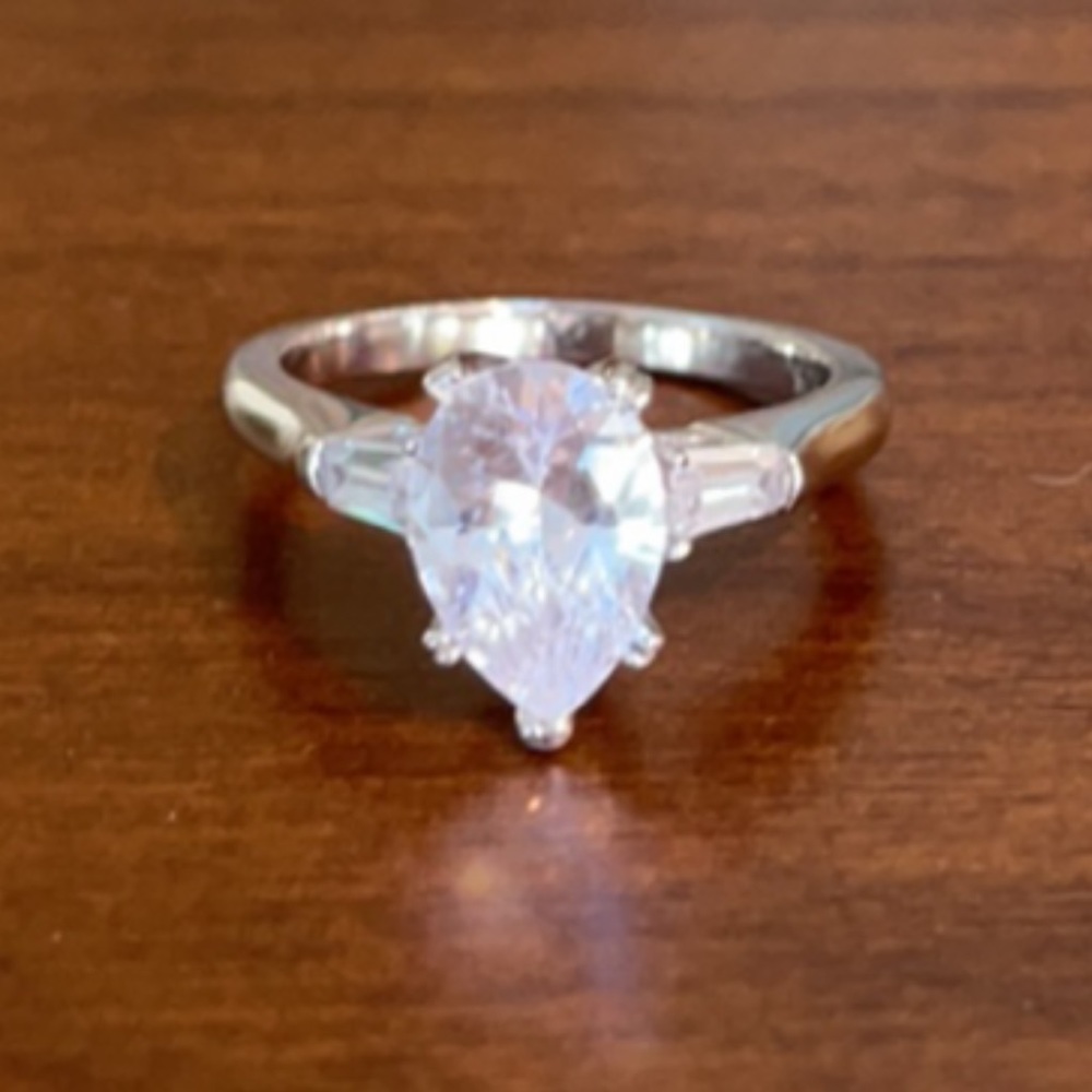 Luxury Diamond pear shaped sterling silver ring